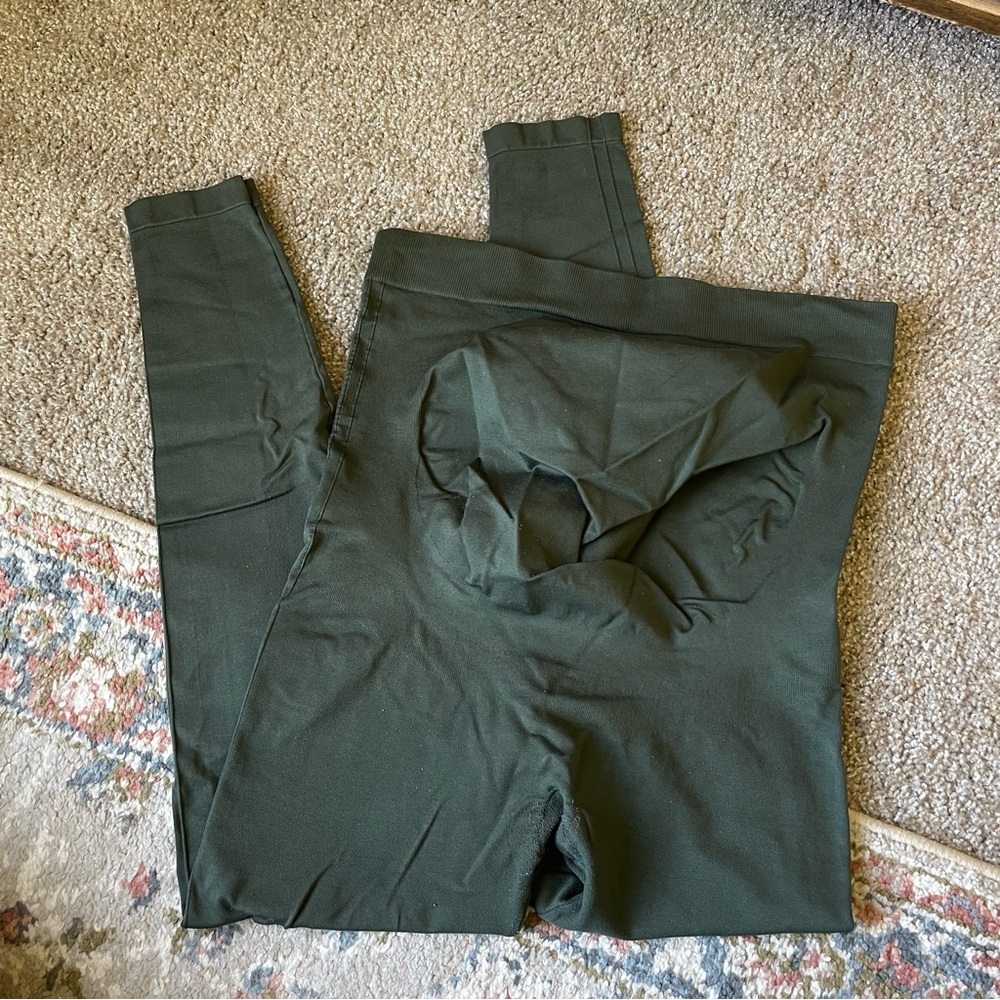 BLANQI Green Seamless Maternity Leggings - Picture 3 of 5
